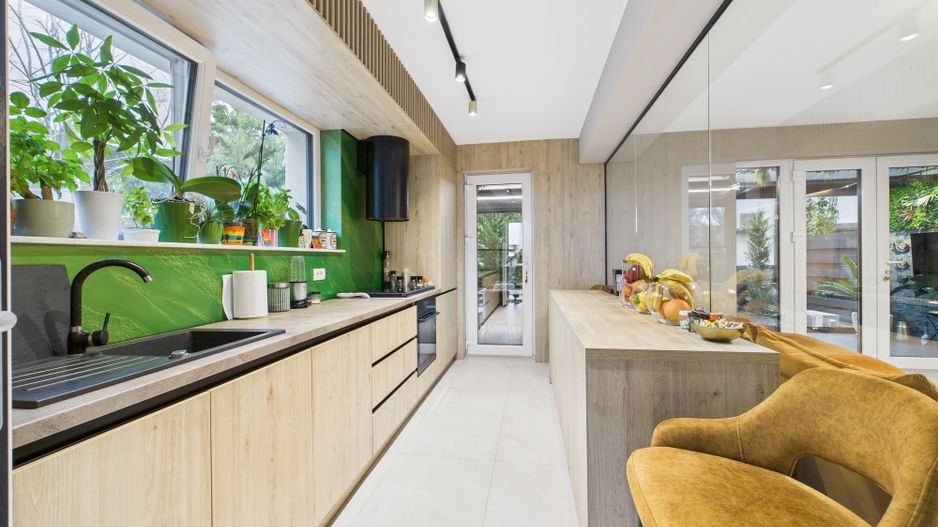 Casă modernă cu 5 camere, 4 băi și terasă închisă – Otopeni, central - Poză 15