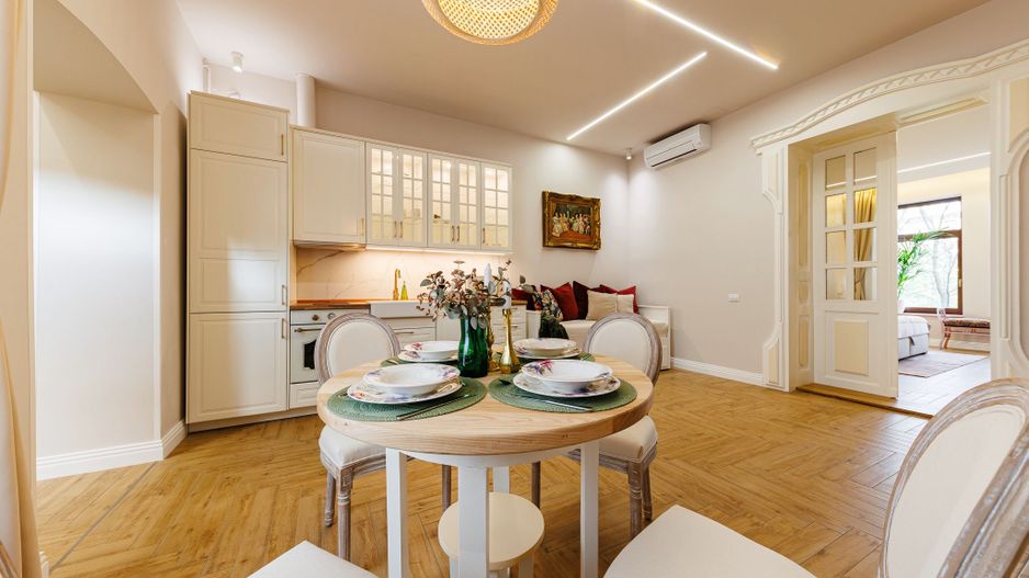 Apartament premium în cladire istorică - Poză 1