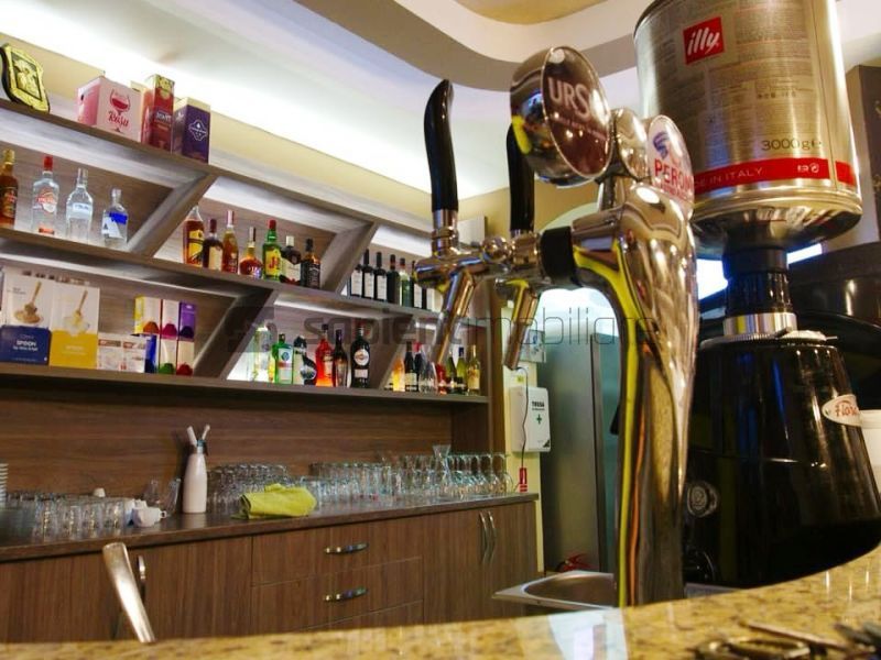 Spatiu comercial central ideal pentru cafenea - Poză 7