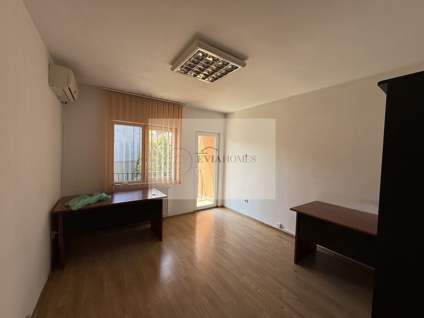 Casa individuala spatioasa, curte si parcare/zona Semicentrala - Poză 1