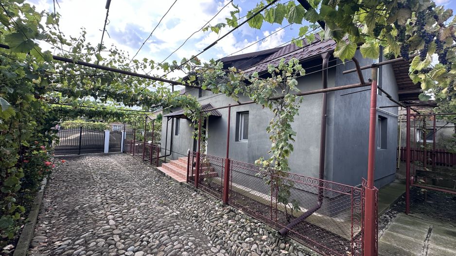 Vanzare case și anexa, teren 790 mp – ideală pentru familie -Doicesti - Poză 4