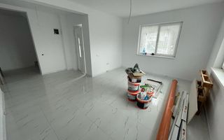 Casa finalizata cu 3 dormitoare . Teren generos cu 2 fronturi - Poză 1