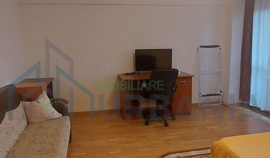 Închiriez apartament cu o camera Podul de Fier - Poză 1