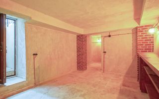 Casa de vanzare in centrul Brasovului - curte privata si pivnita - Poză 15