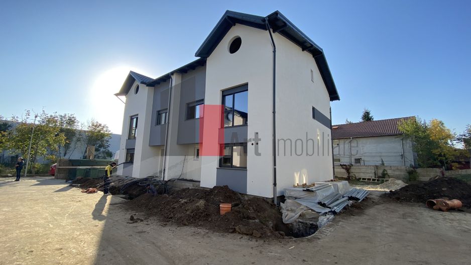 Vila duplex cu curte proprie Voluntari/Bd. Eroilor - Poză 1