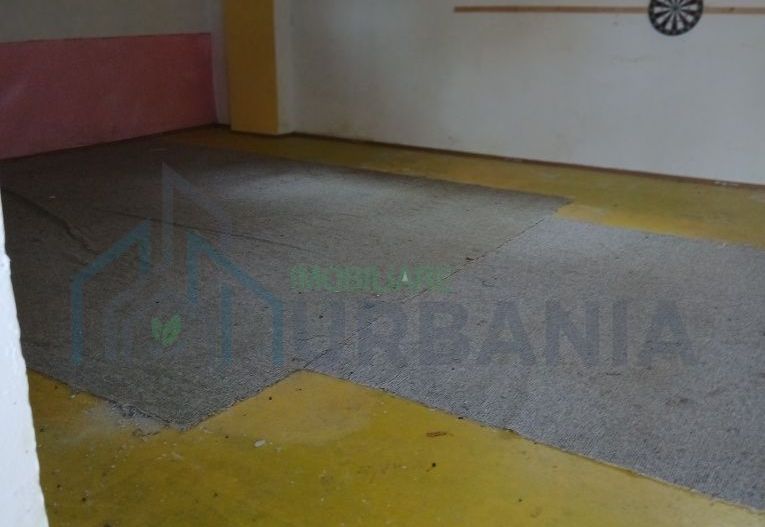 Spațiu de închiriat în Târgu Frumos, cu suprafață generoasă și curte interioară - Poză 4