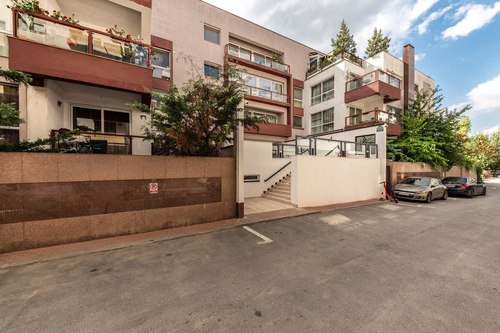 4 camere| semineu| piscina interioara | sauna | sala de sport| parcare - Poză 23