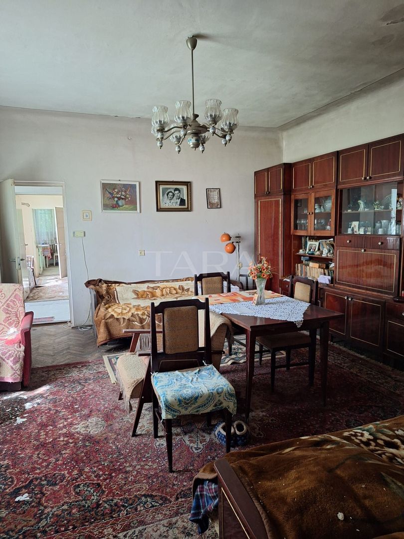 Casă cu 3 camere și teren generos, în Andrei Mureșanu - Poză 1