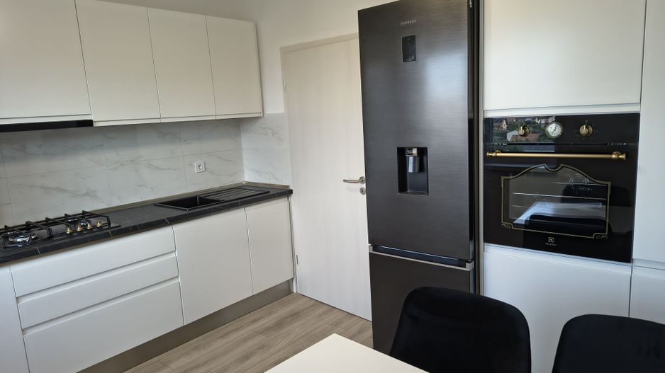 Apartament 3 camere, bloc nou, mobilat și utilat, parcare subterană - Poză 1