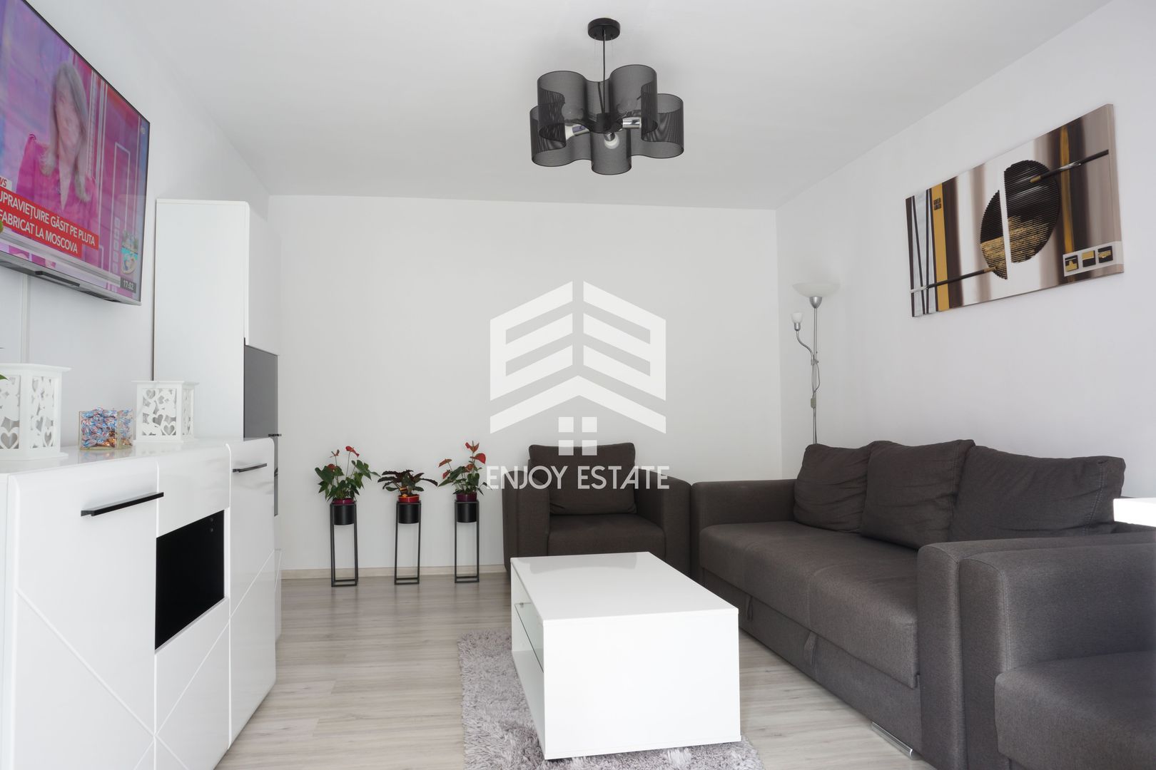 3 camere insorit, 2 bai, parcare si beci in Centrul Civic - Poză 1