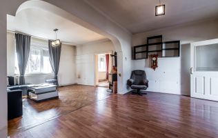 Casa ideală pentru familie: școală la 3 min + anexă pentru bunici