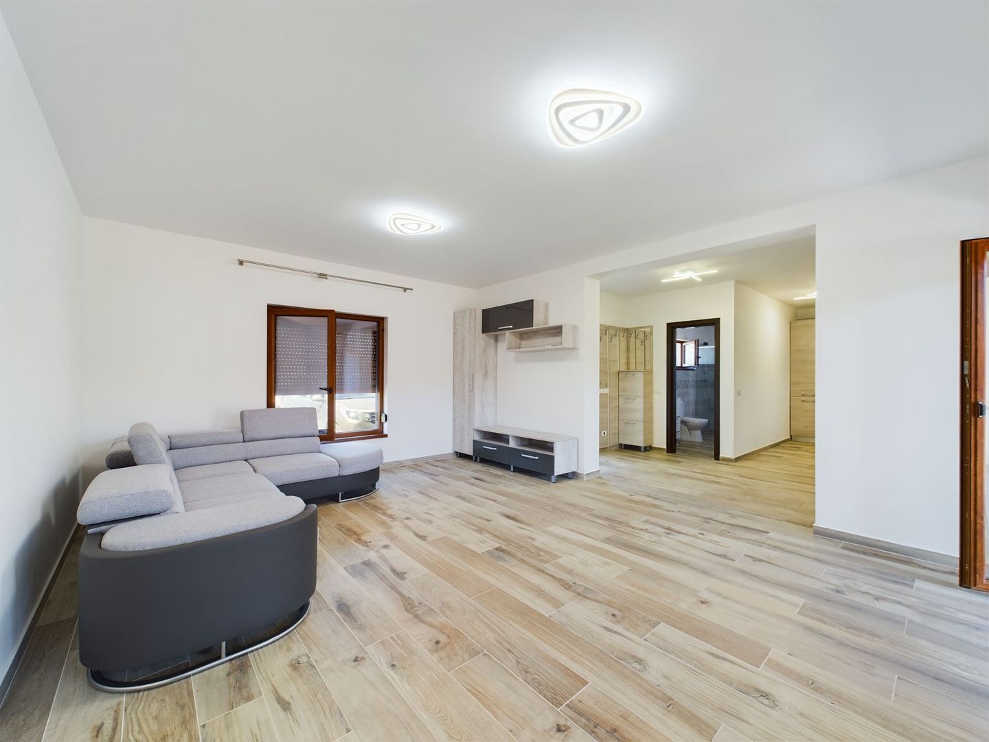 Casă modern finisată și utilată în Săcălaz - Poză 1