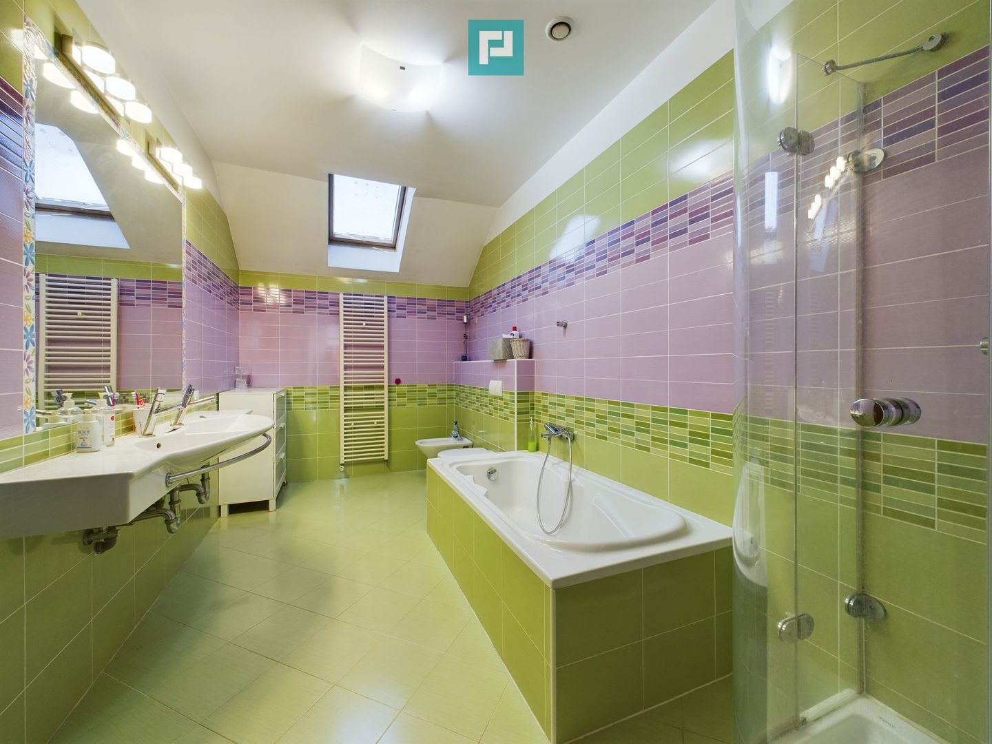 Vilă/casă cu 6 camere 400mp în Dumbrăvița - Poză 16