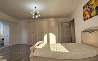 Garsonieră spațioasă cu vedere panoramică, 2 balcoane - Poză 1