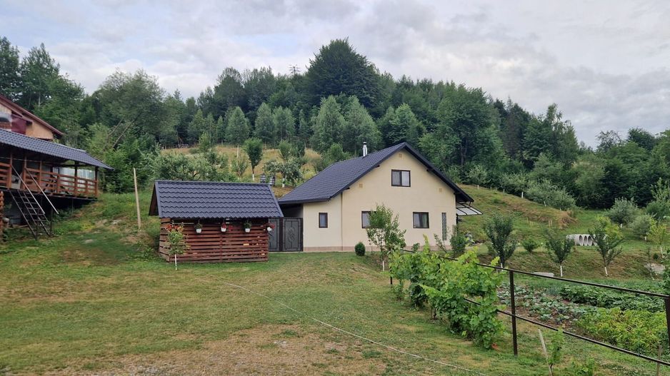 Casa si teren potential turistic Slatioara-Suceava - Poză 1