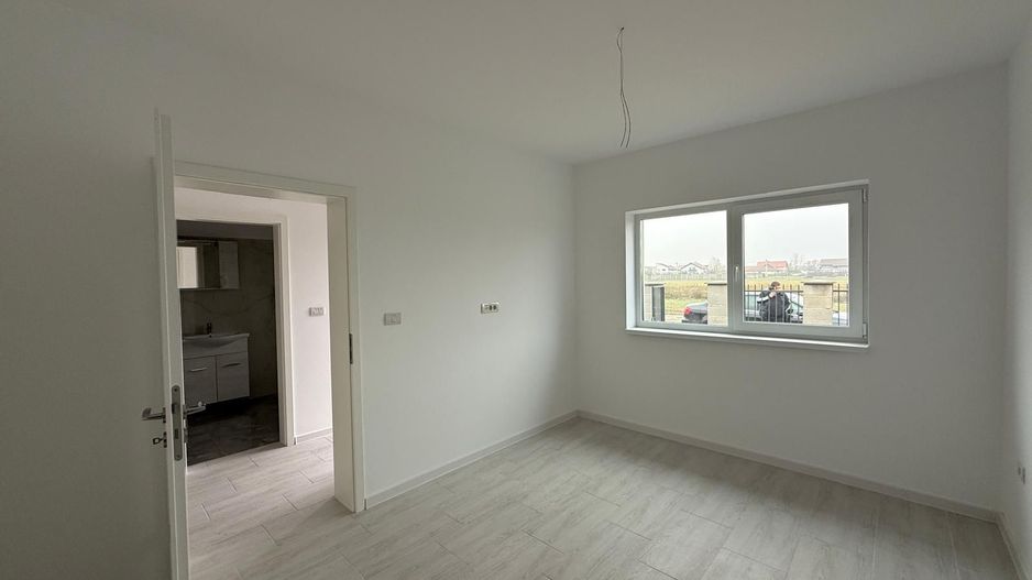 Duplex pe parter – compartimentare excelentă, teren generos. - Poză 5