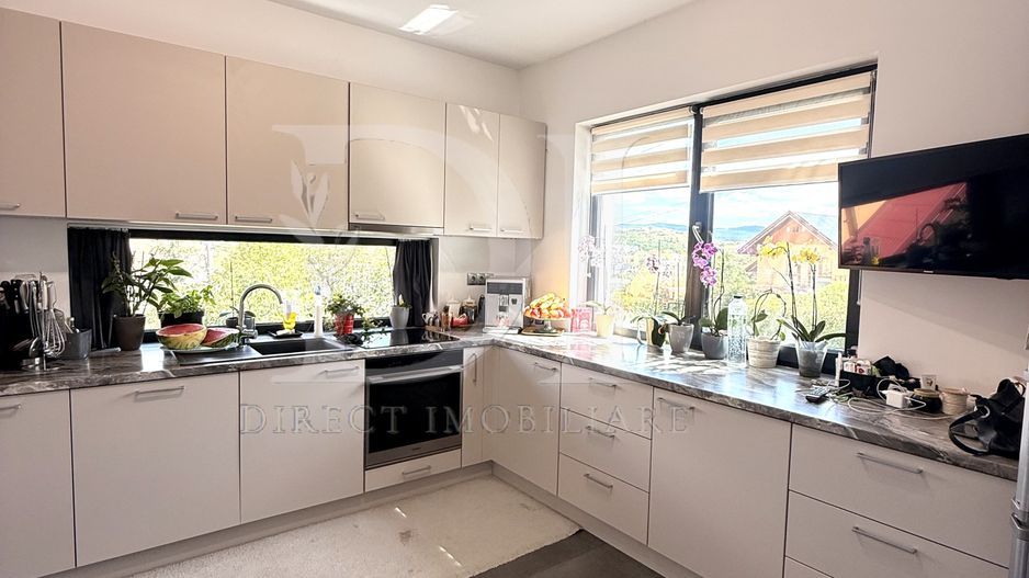 Casa la cheie / 4 camere / Zona Eroilor - Poză 1