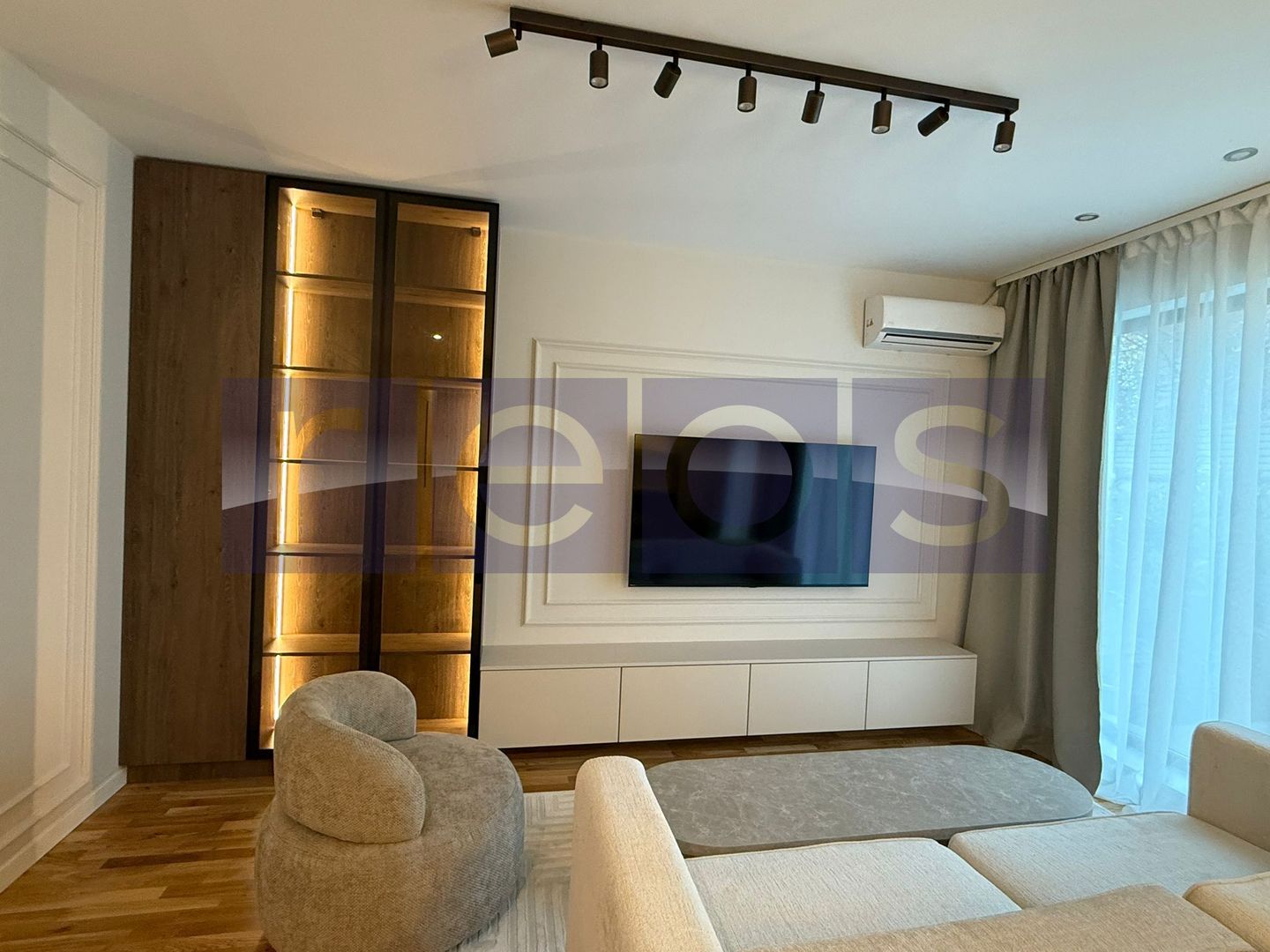 VANZARE 3 CAMERE | CURTE 88 MP | MOBILAT SI UTILAT LUX | STRAULESTI | - Poză 2