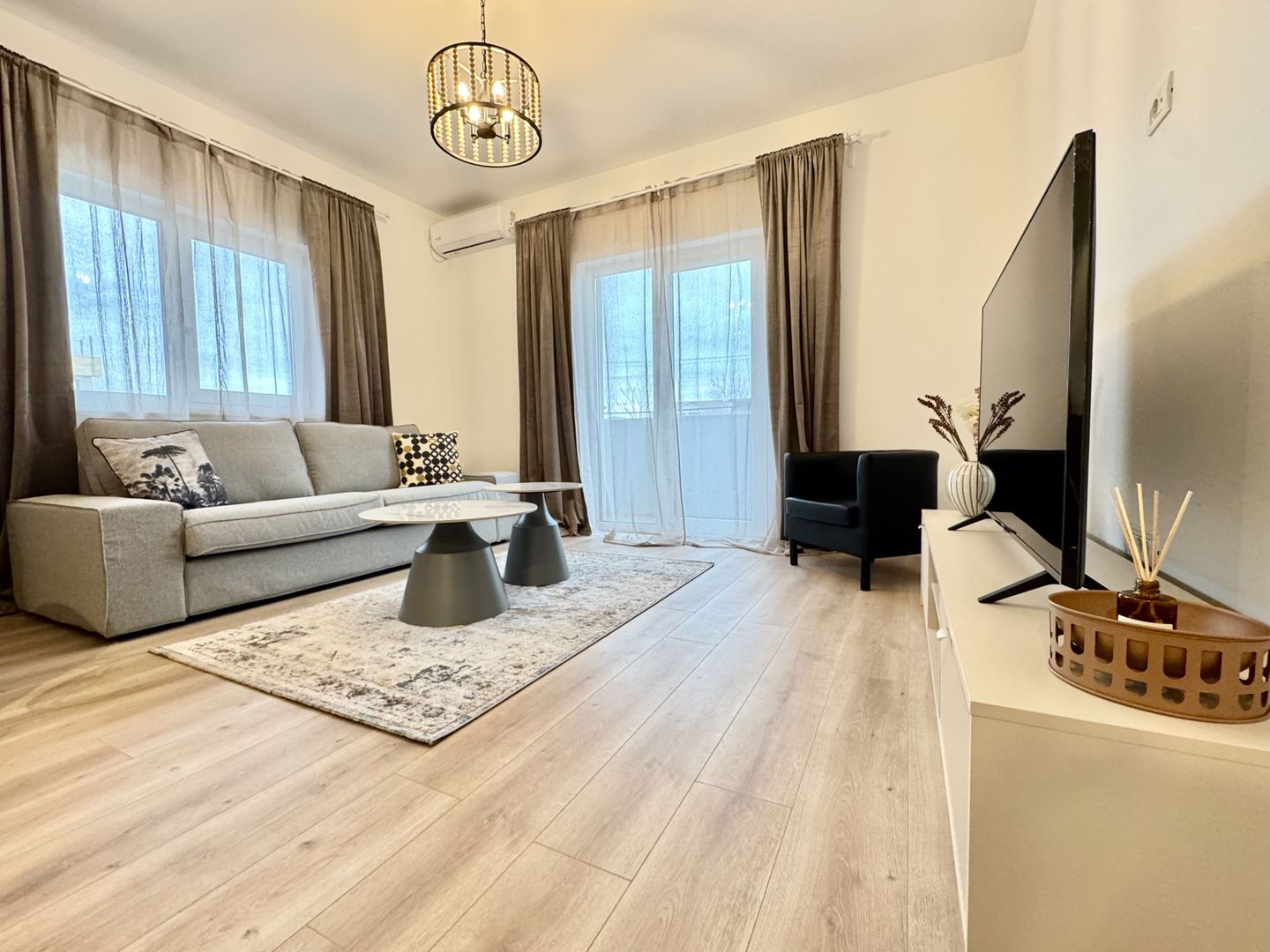 Apartament exclusivist cu grădină — confortul unei case - Mosnița Nouǎ - Poză 2