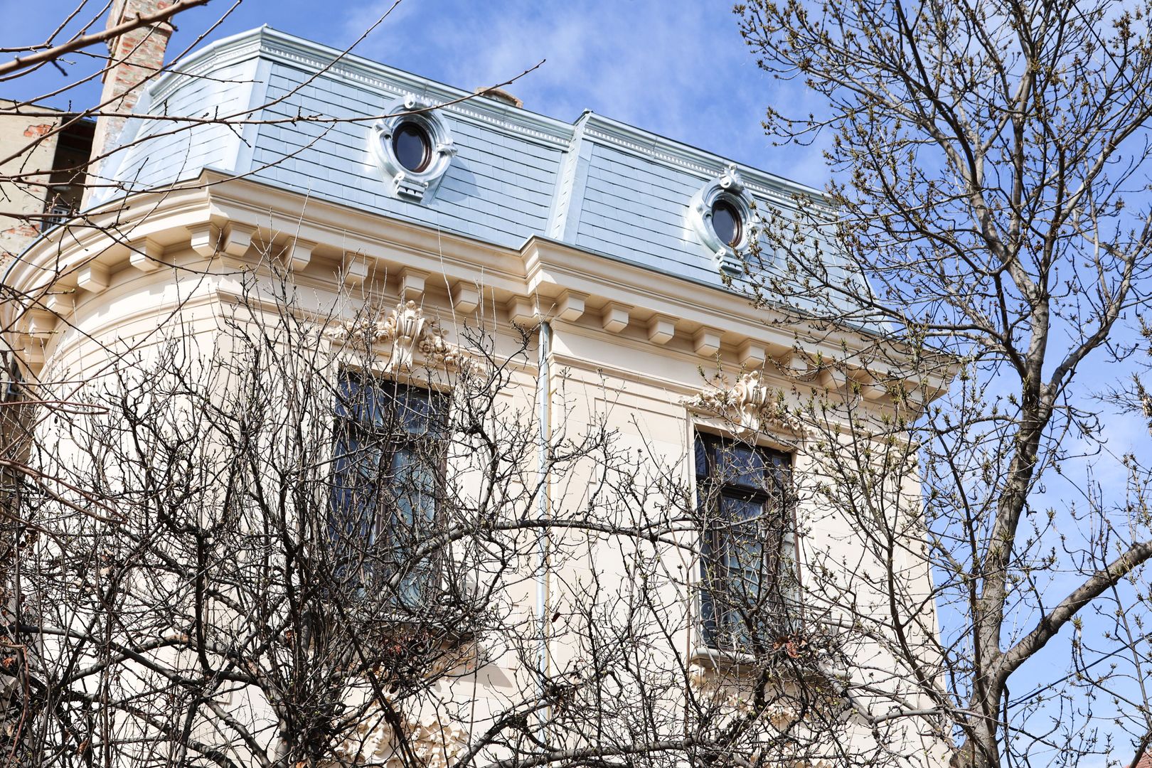 O BIJUTERIE ARHITECTURALA IN CENTRUL BUCURESTIULUI - Poză 2