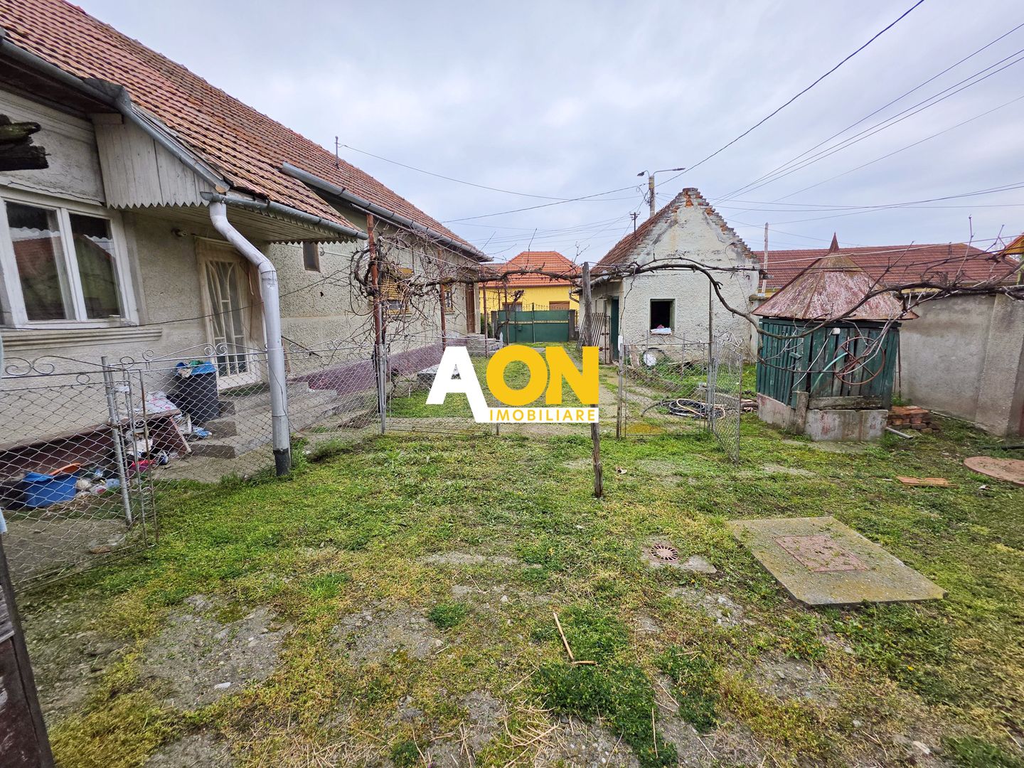 Teren intravilan parcelat, 1621 mp, cu casa demolabila, Barabant - Poză 2