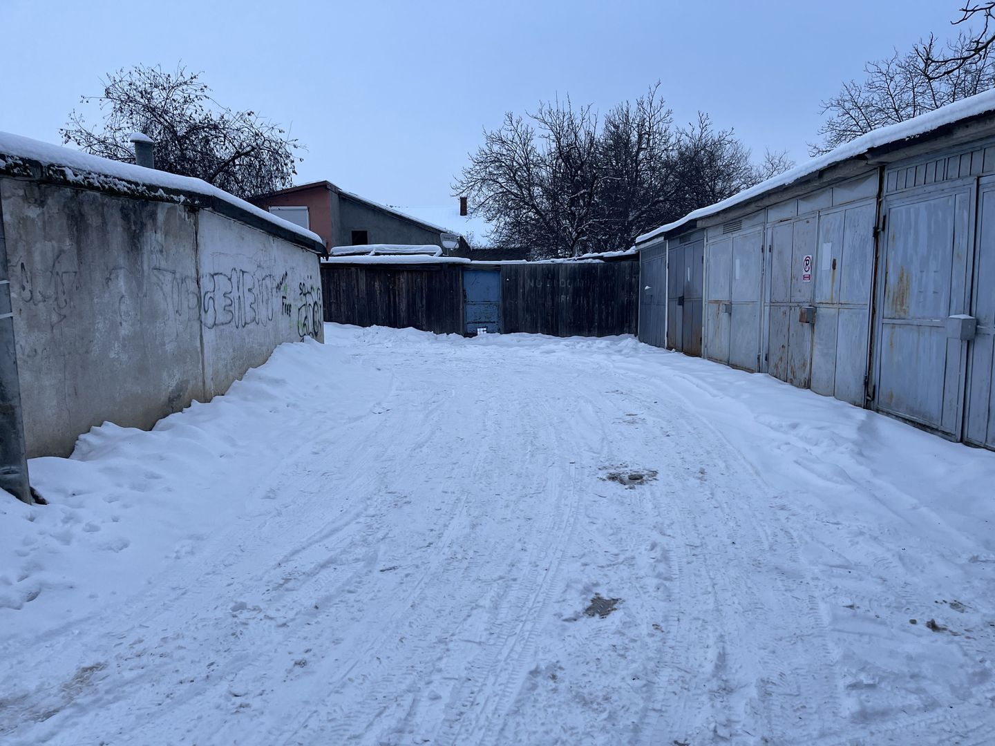 Teren intre blocuri,cu garaje-ideal pentru afacere - Poză 2