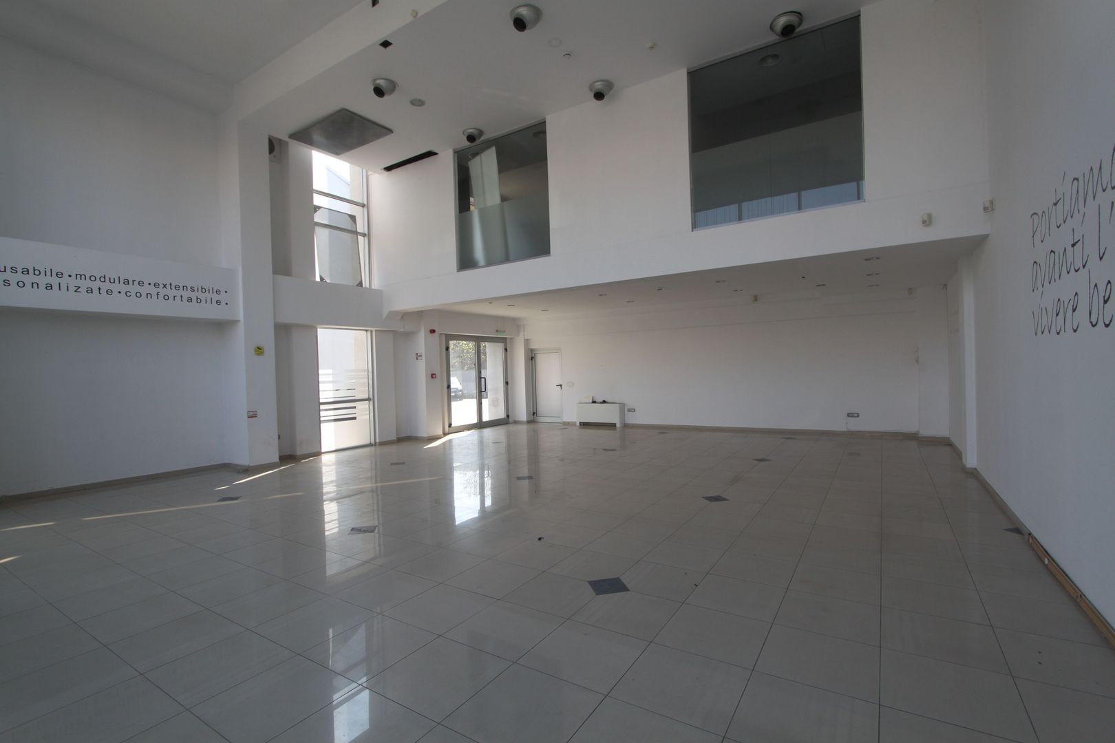 Showroom -150mp-zona de Nord - Poză 2