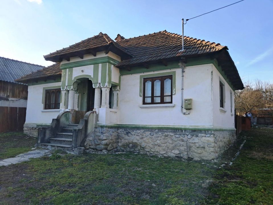Casă și teren de vânzare Polovragi - Racovița - Poză 1