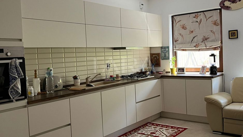 Casă Deosebită în Zona Gruia - Poză 3