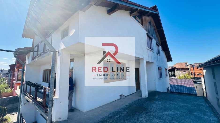 Vilă impunătoare, construcție solidă D+P+E+M, 430 mp – pretabilă pensiune - Poză 1