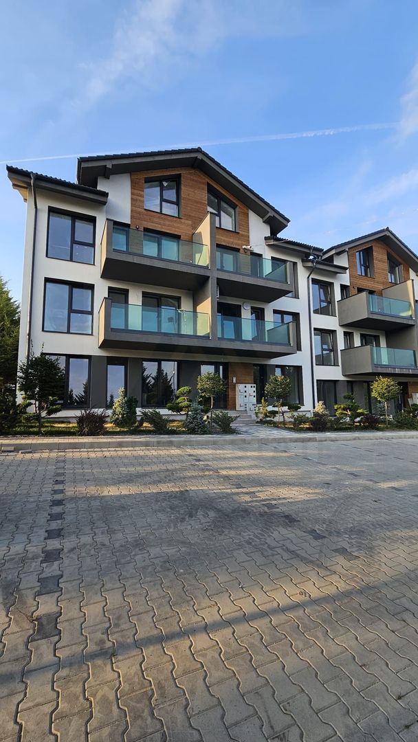 Apartament modern 49.7 mp utili 2 camere si curte 50 mp in Da Vinci - Poză 2