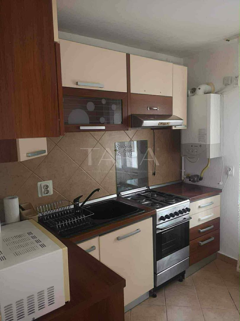 Apartament cu 2 camere, complet mobilat, într-o zonă liniștită. - Poză 1