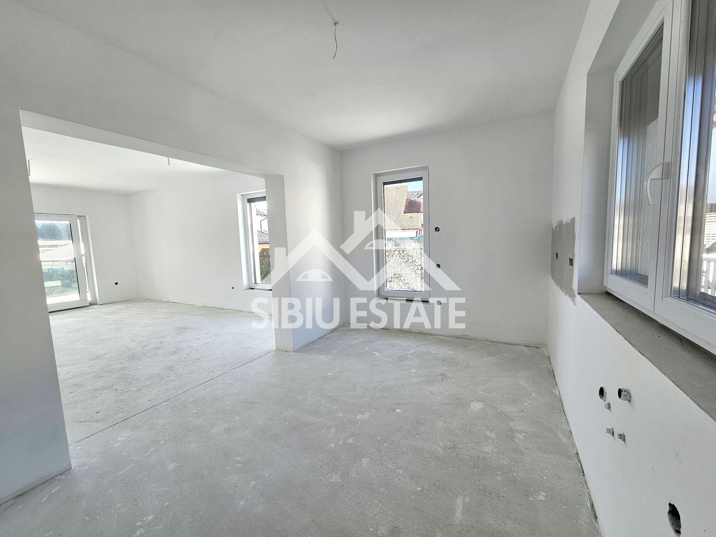 Casa Sibiu, intrare Selimbar, garaj, pivnita, curte mare - Poză 6