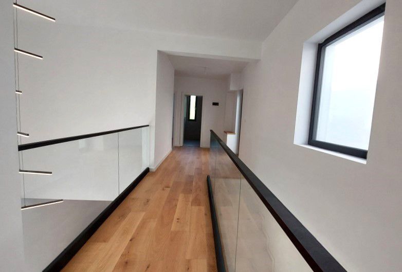 O casa simpla alba dar totusi sofisticata zona Pipera - Poză 23