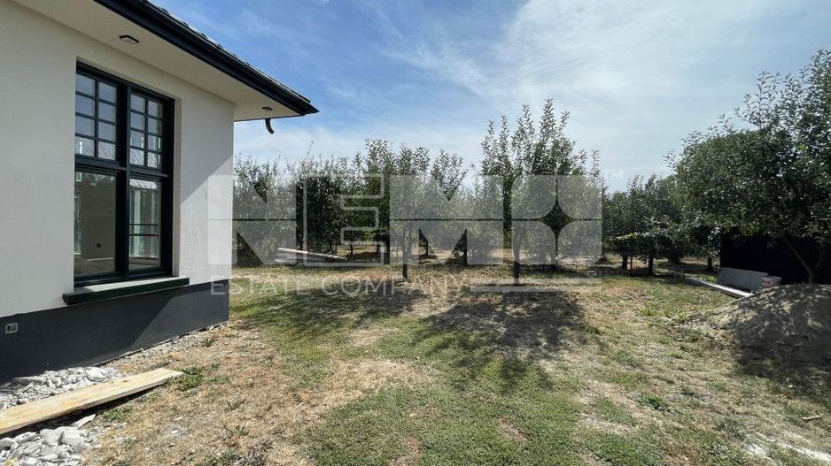 CASA CU 11 ARI TEREN - DRUM PRIVAT - LIVADA - Poză 2