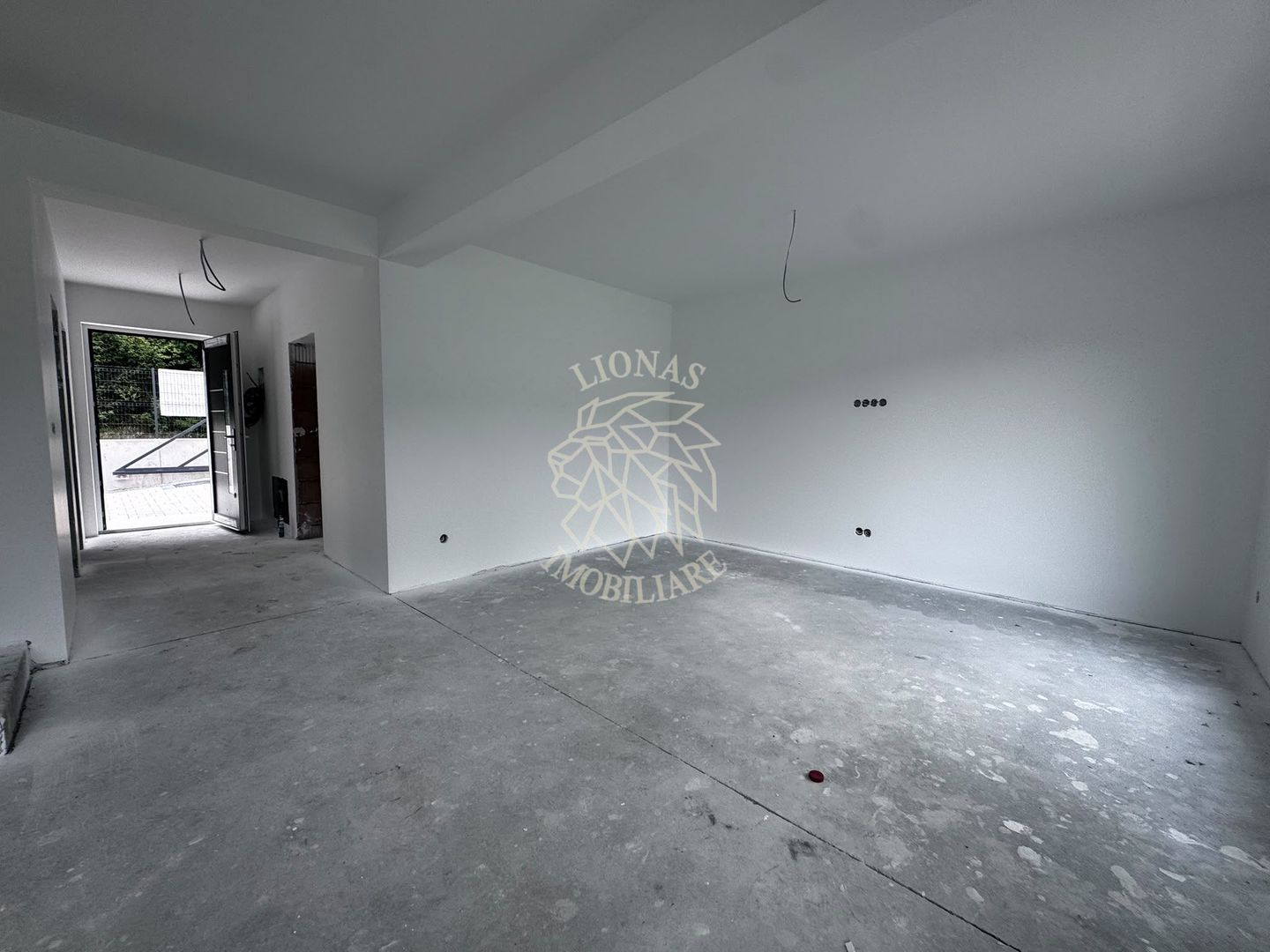 Casa Finisata 164 mp con.-teren 400 mp-garaj-1 km de Podul Jelnei - Poză 2