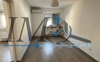 Apartament cu 3 camere renovat de vânzare in Sebeș - Poză 1