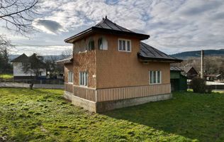 Casă bătrânească cu teren în Solca – 26 ari