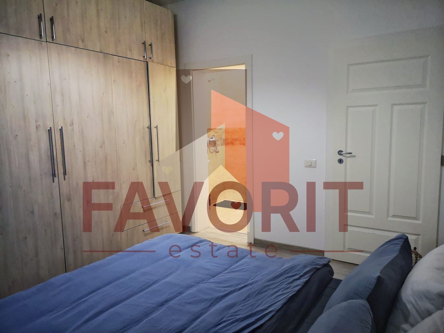 Curte proprie de 56 m.p. 2 bai. Bloc nou in oras. - Poză 8