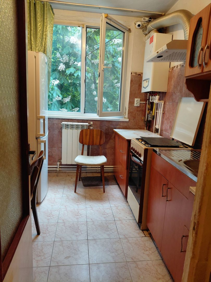 Apartament cu 2 camere Tiglina 1,et.2,strada Saturn zona pietei - Poză 5
