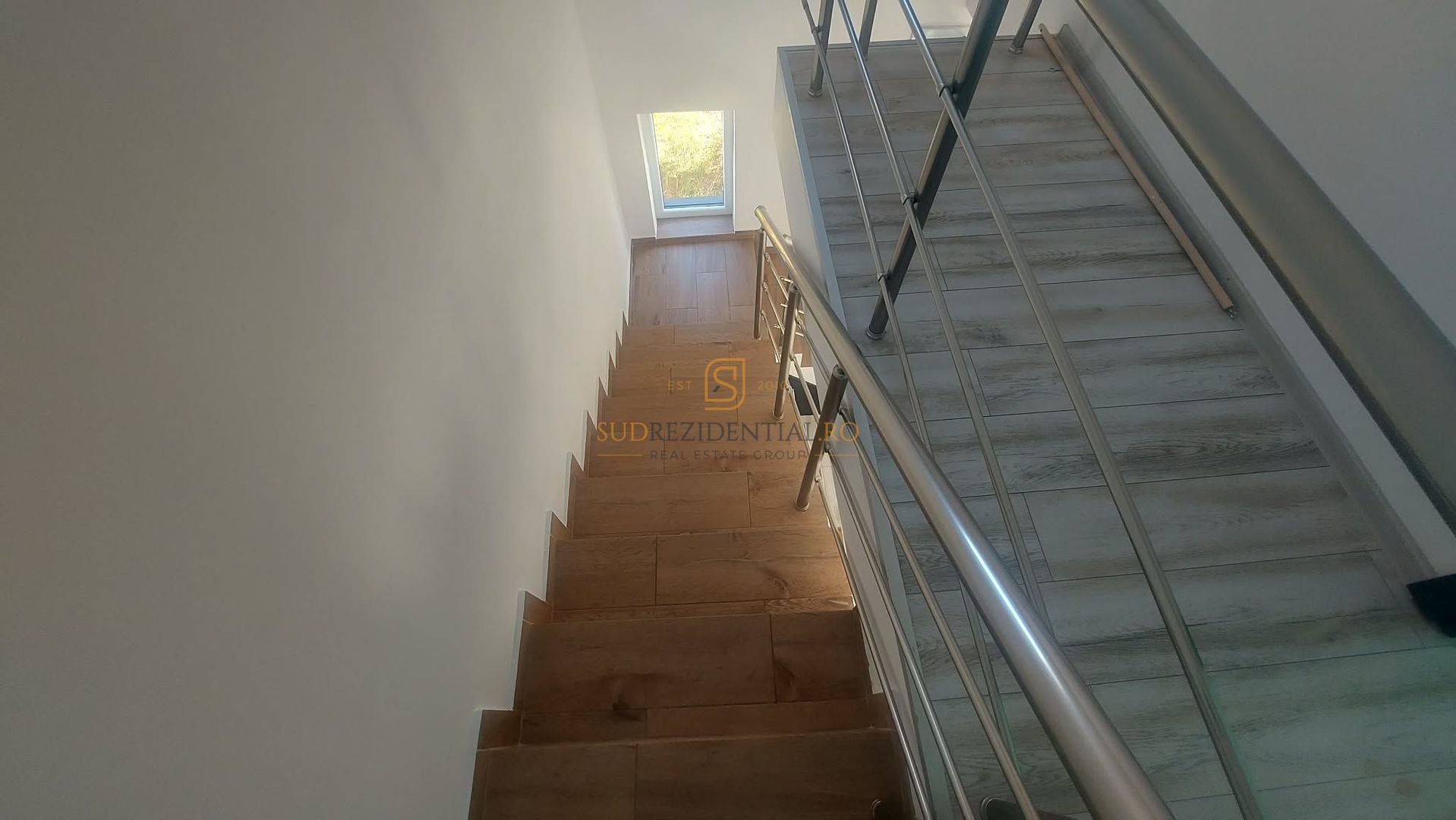 Vila duplex, semimobilata,3 camere, bucatarie inchisa,Comuna Berceni - Poză 19