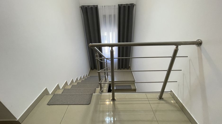 Locuinta eleganta cu finisaje premium - Poză 15