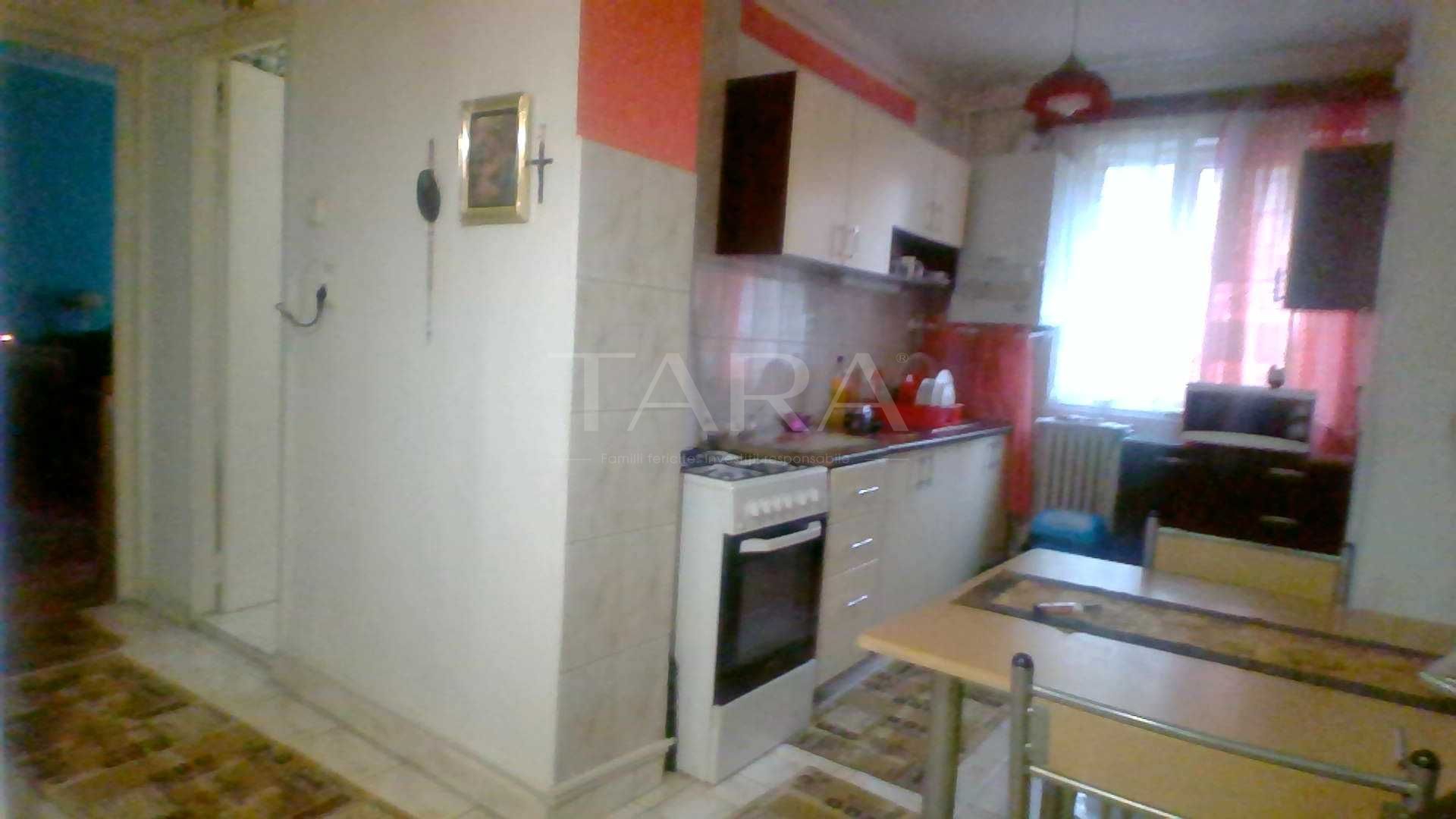Apartament 3 camere Mănăștur, etaj 1, decomandat, balcon, beci. - Poză 2