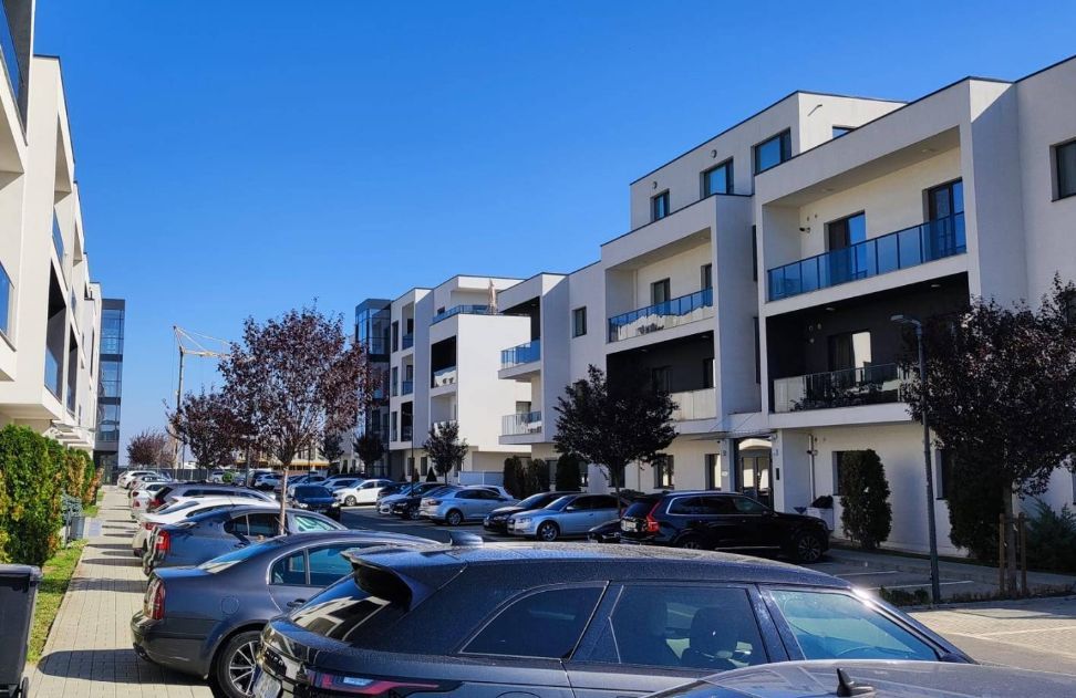 Apartament doua camere Tunari+ loc parcare - Poză 1