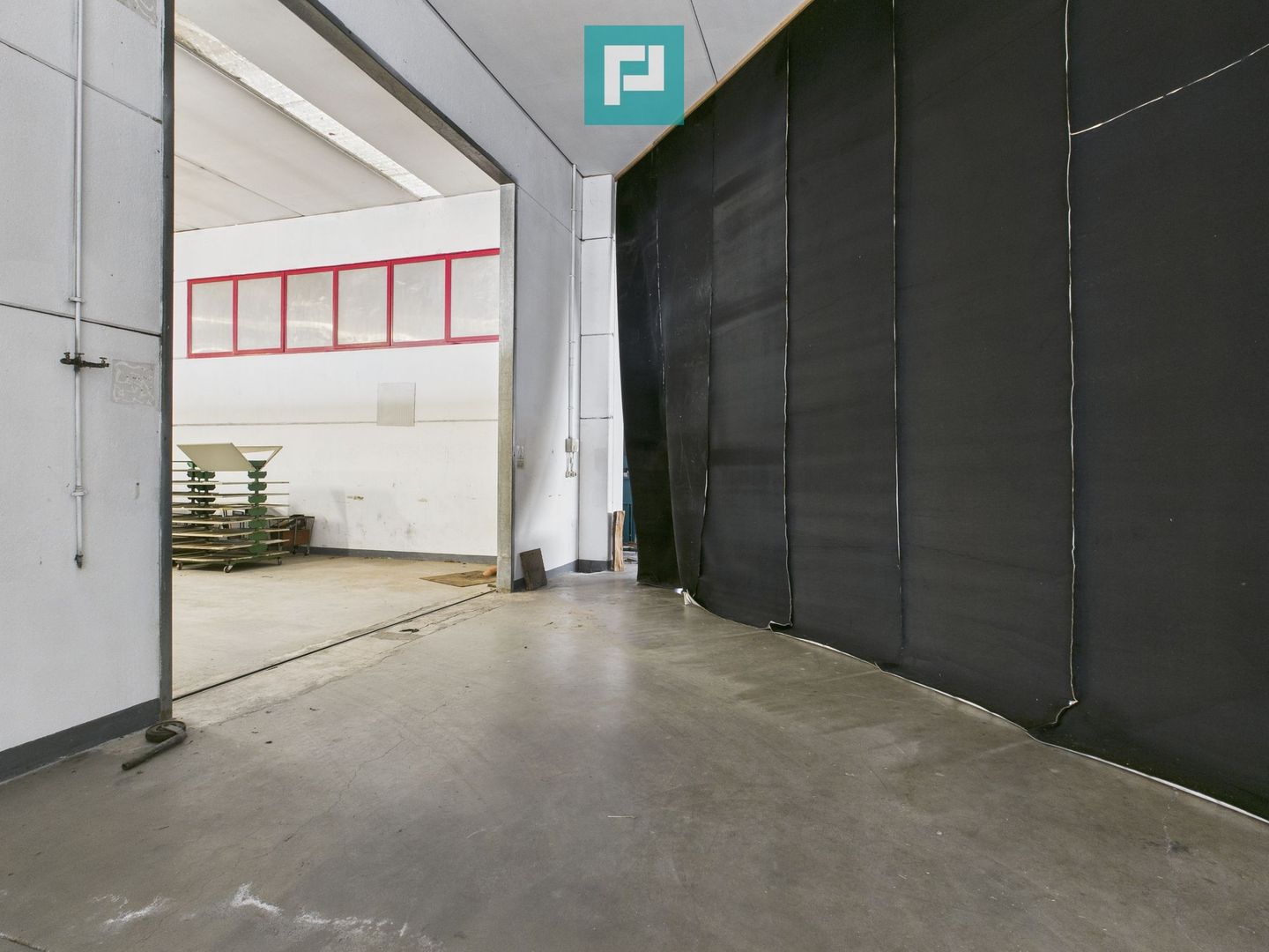 Hală de producție, cu birouri și teren, în Sebiș - Poză 19