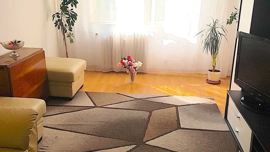 De vanzare apartament cu 3 camere , Aparatorii Patriei sector4 - Poză 1