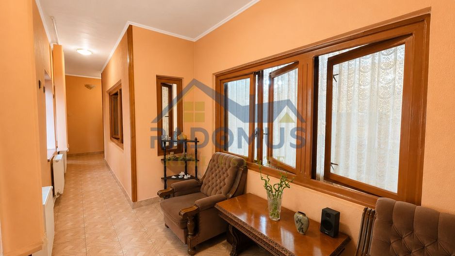 Vila 4 camere | Teren 532 mp | Piscina si foisor | Str. Lupeni - Poză 8