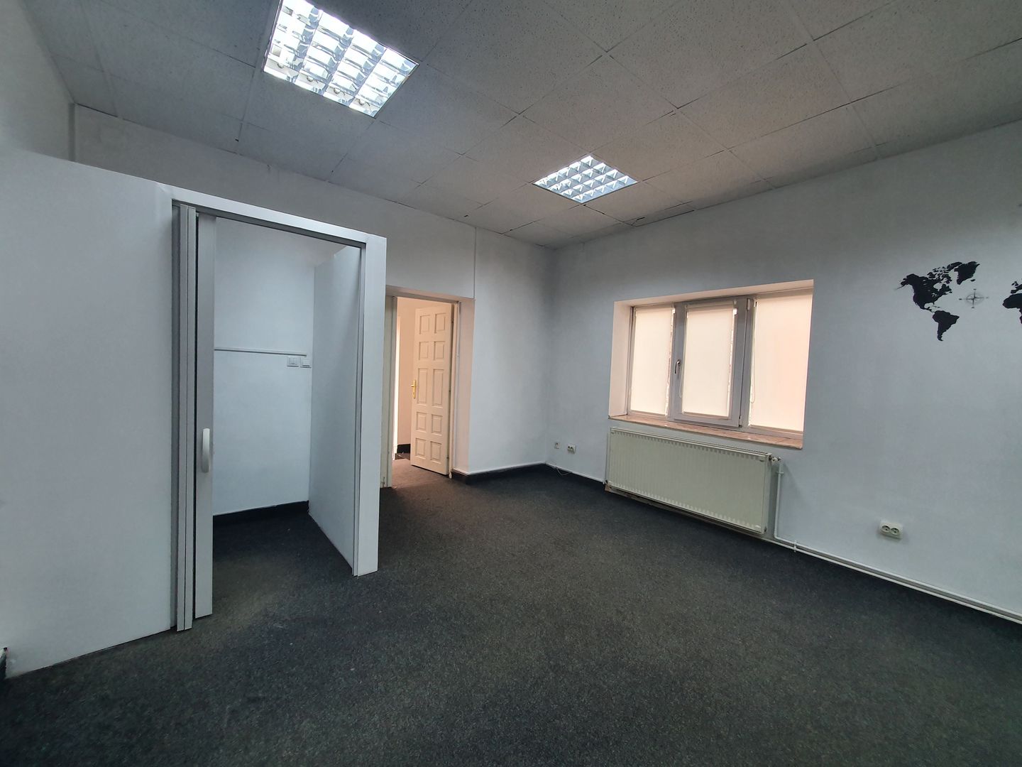 Spatiu comercial 39,22 mp + 18,17 mp pivnita + curte 18 mp - sos. Viilor - Poză 1