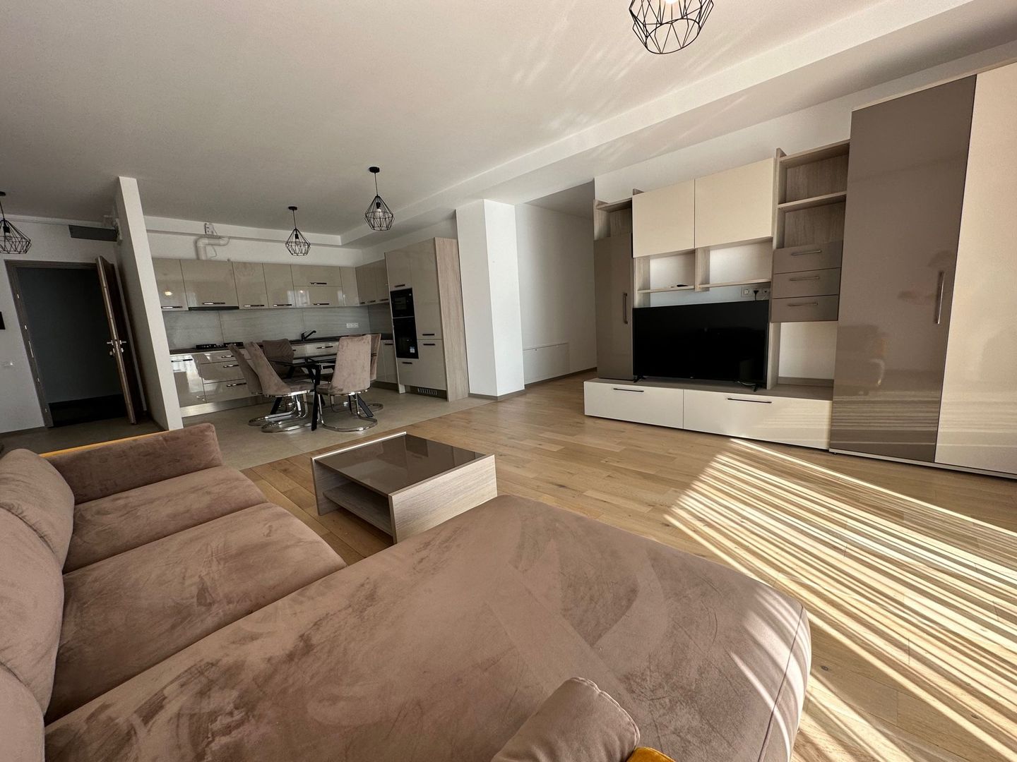 Apartament bloc nou 3 camere - parcare subterana - Poză 2