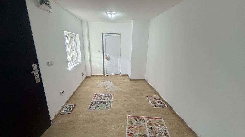2 corpuri de Casă renovate + teren 125 mp Campina - Poză 20
